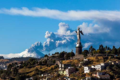 The Nomad Challenge | El panecillo and active volcano in quito